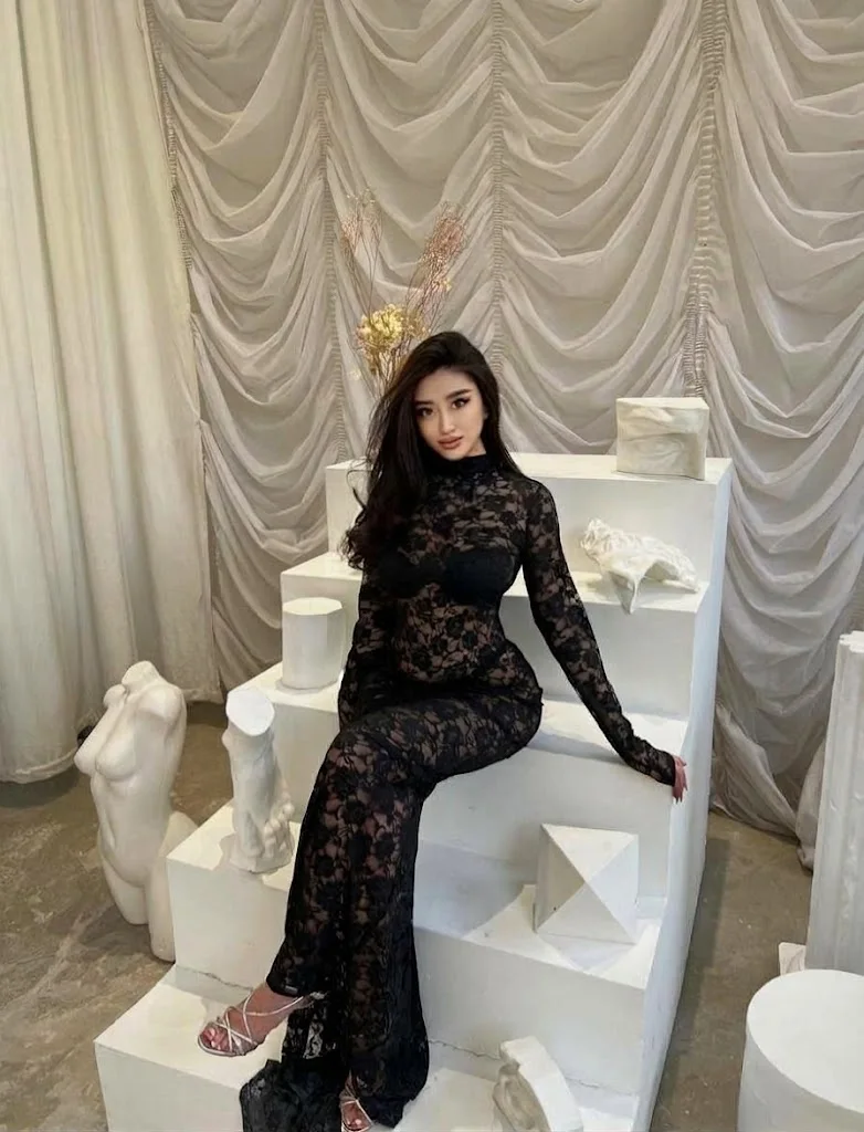Lily gallery image